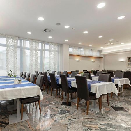Garni Hotel Azul Kranj Exteriör bild