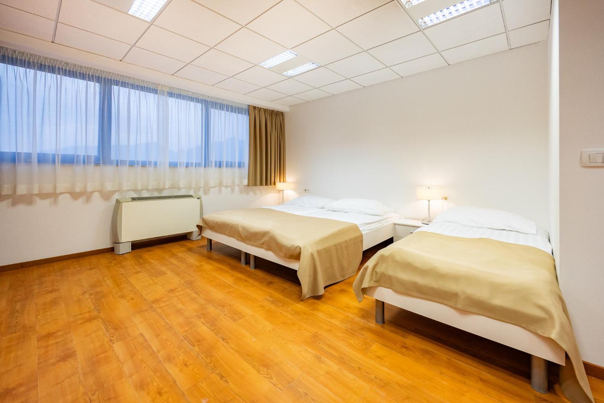 Garni Hotel Azul Kranj Exteriör bild