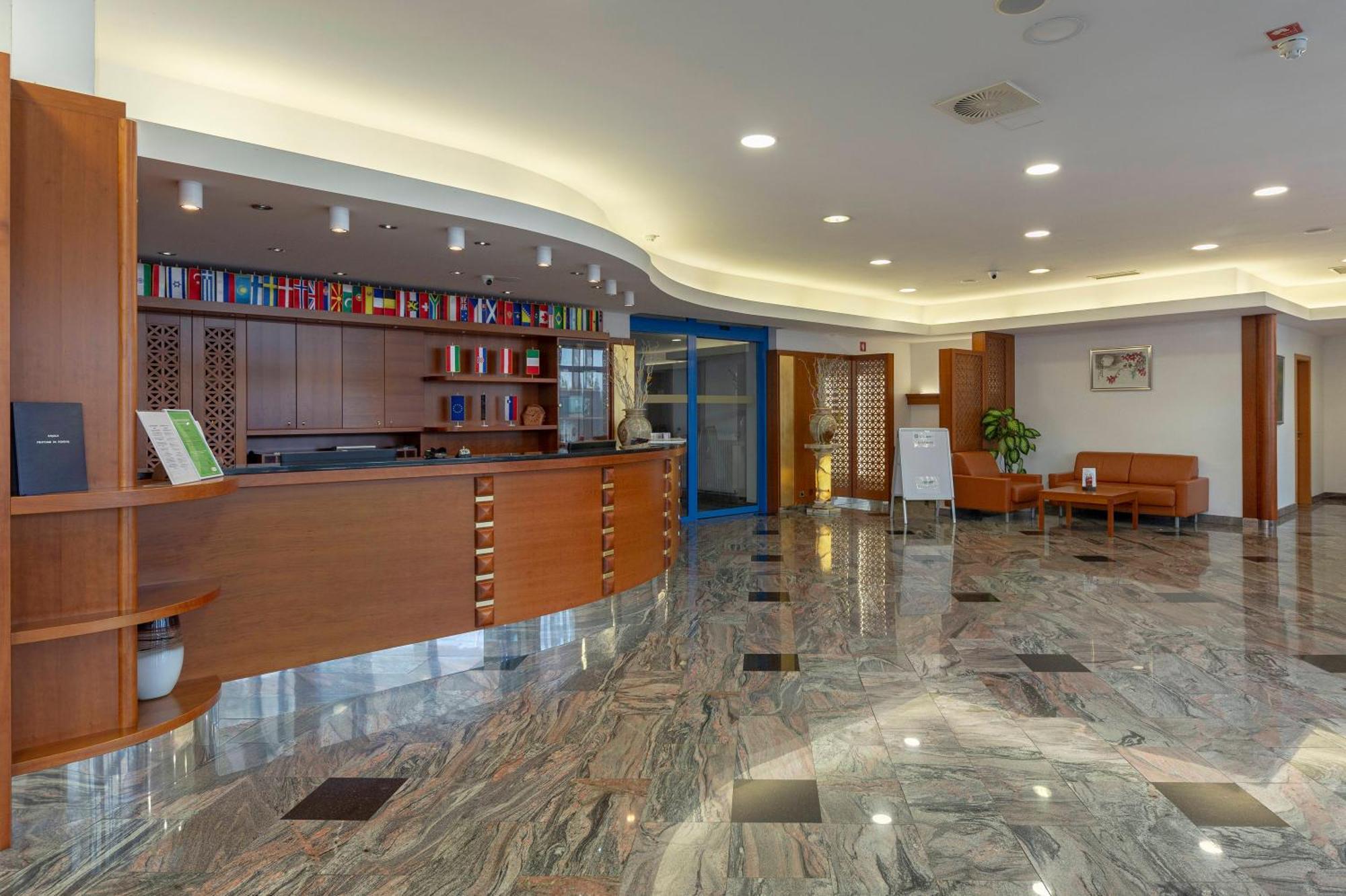 Garni Hotel Azul Kranj Exteriör bild