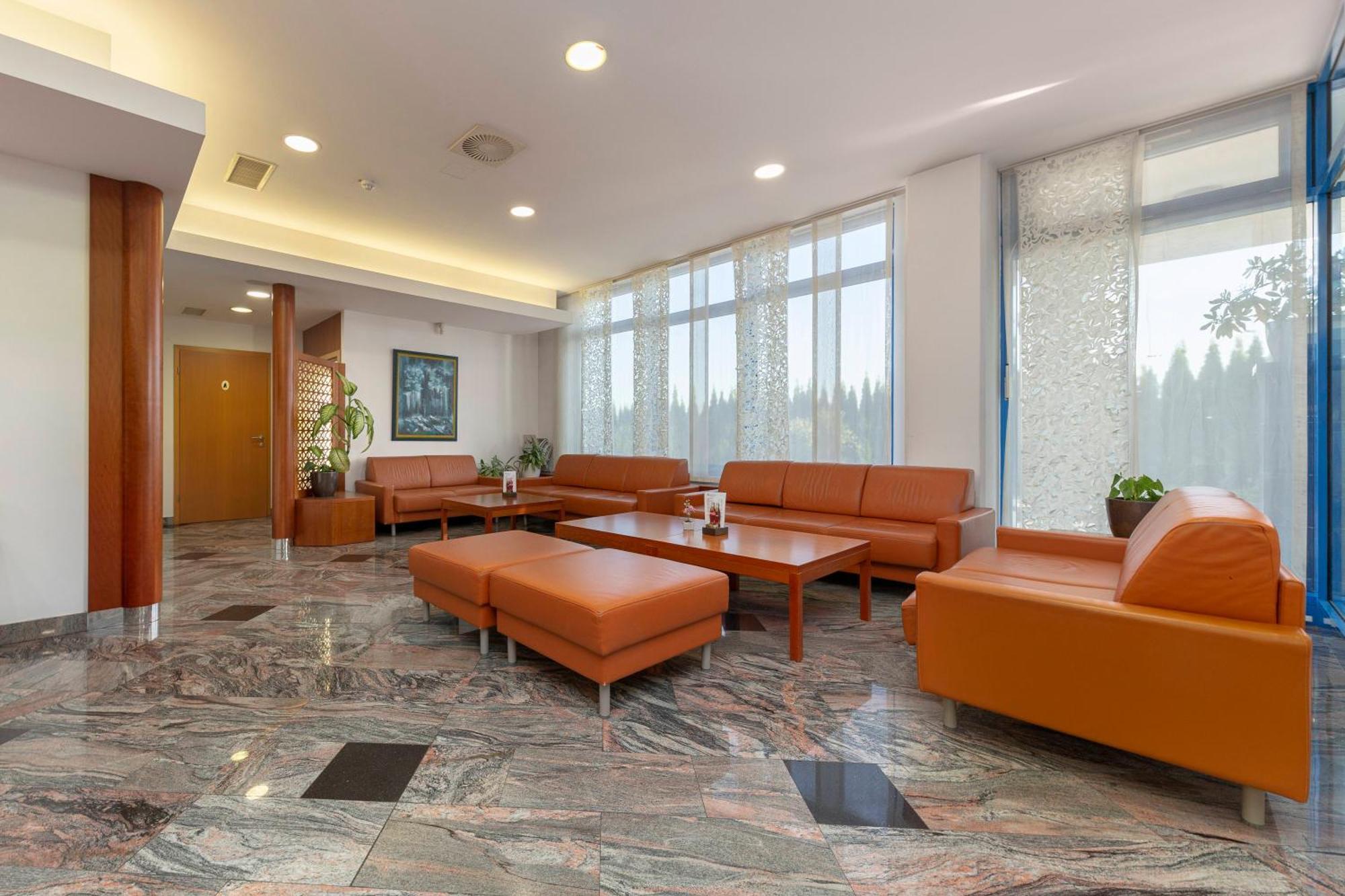 Garni Hotel Azul Kranj Exteriör bild