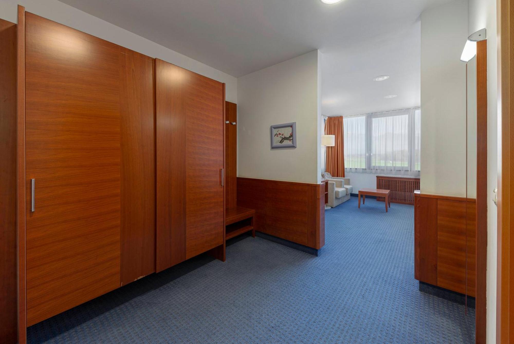 Garni Hotel Azul Kranj Exteriör bild