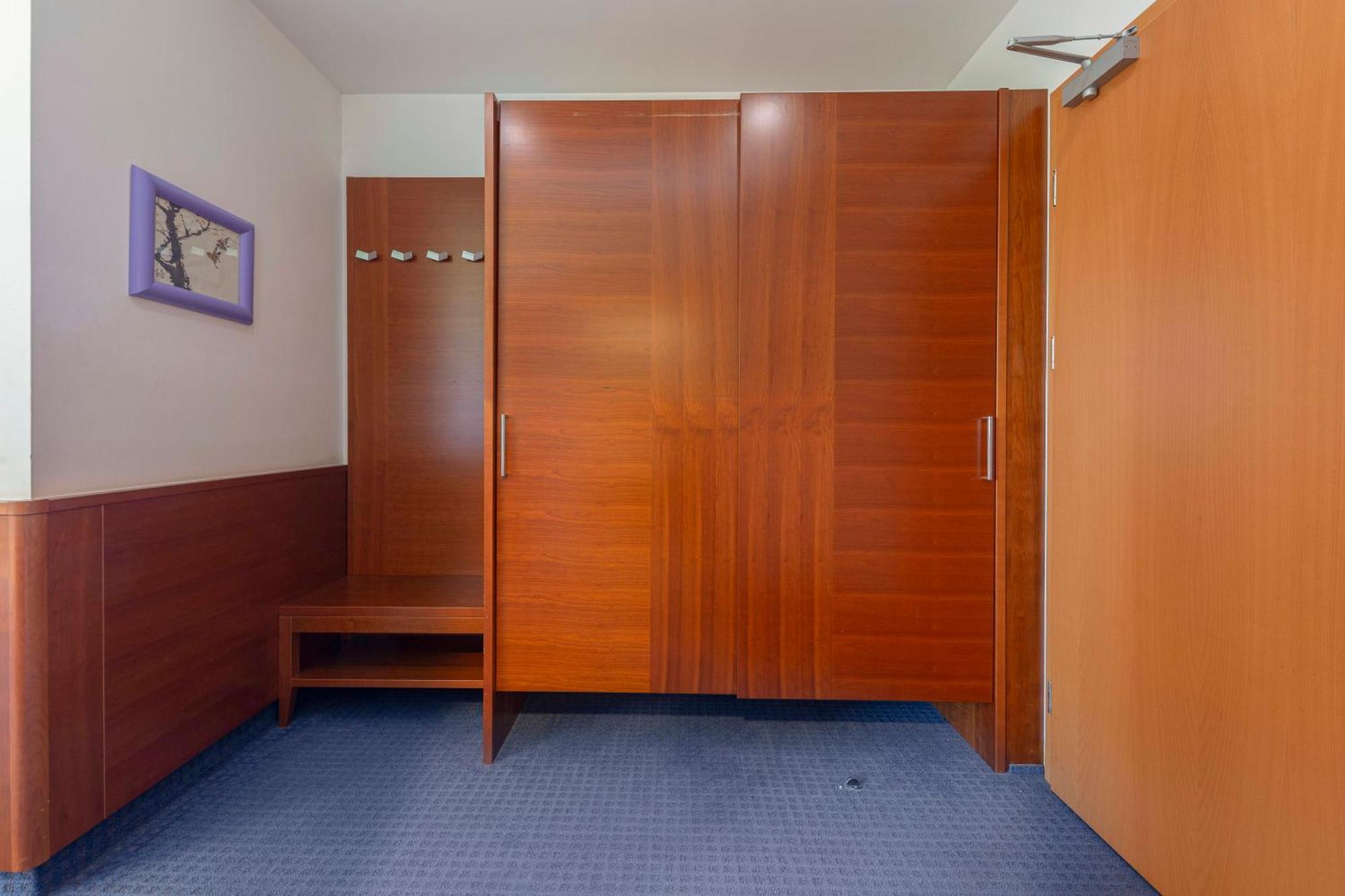 Garni Hotel Azul Kranj Exteriör bild