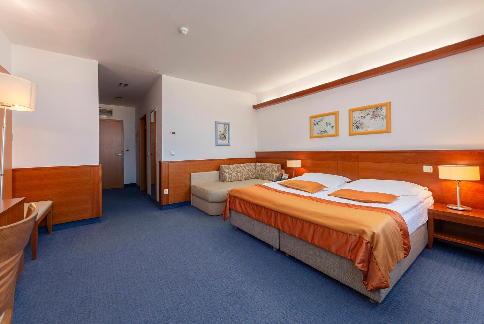 Garni Hotel Azul Kranj Exteriör bild