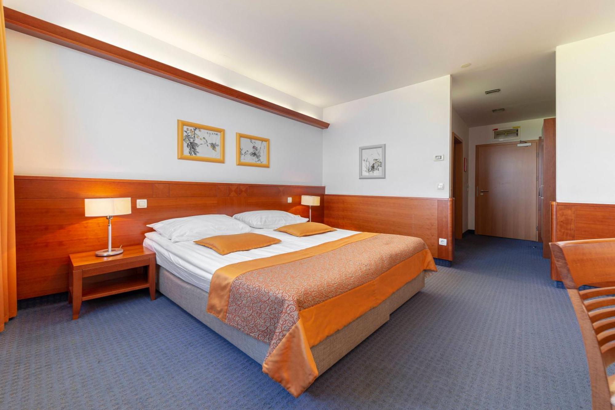 Garni Hotel Azul Kranj Exteriör bild