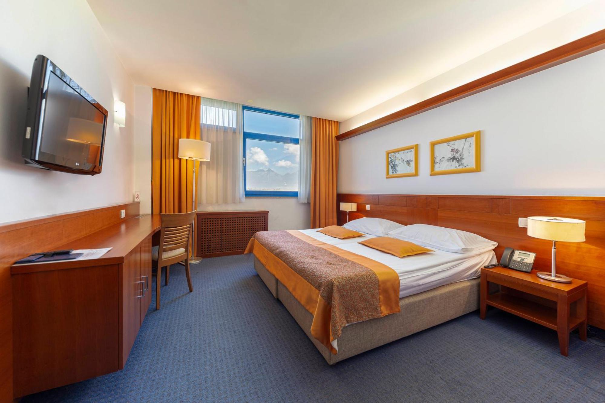 Garni Hotel Azul Kranj Exteriör bild
